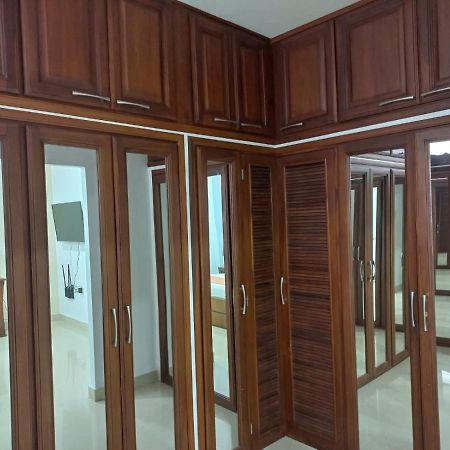 Departamentos Marcecilia De 2 Y 3 Habitaciones En El Centro De 만타 외부 사진