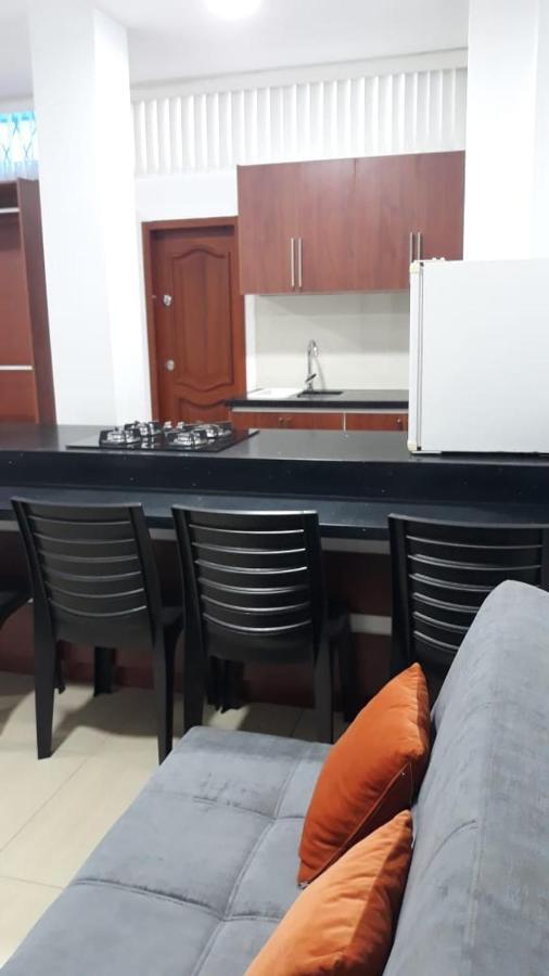 Departamentos Marcecilia De 2 Y 3 Habitaciones En El Centro De 만타 외부 사진