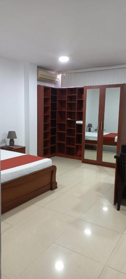 Departamentos Marcecilia De 2 Y 3 Habitaciones En El Centro De 만타 외부 사진