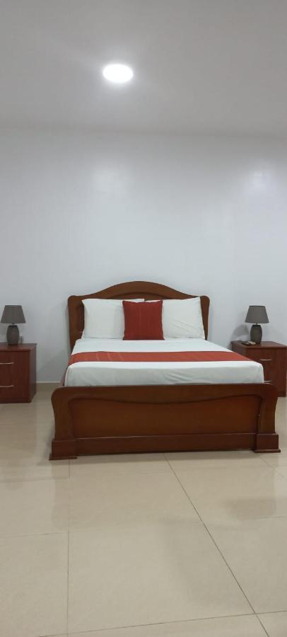 Departamentos Marcecilia De 2 Y 3 Habitaciones En El Centro De 만타 외부 사진