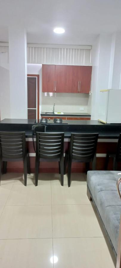 Departamentos Marcecilia De 2 Y 3 Habitaciones En El Centro De 만타 외부 사진