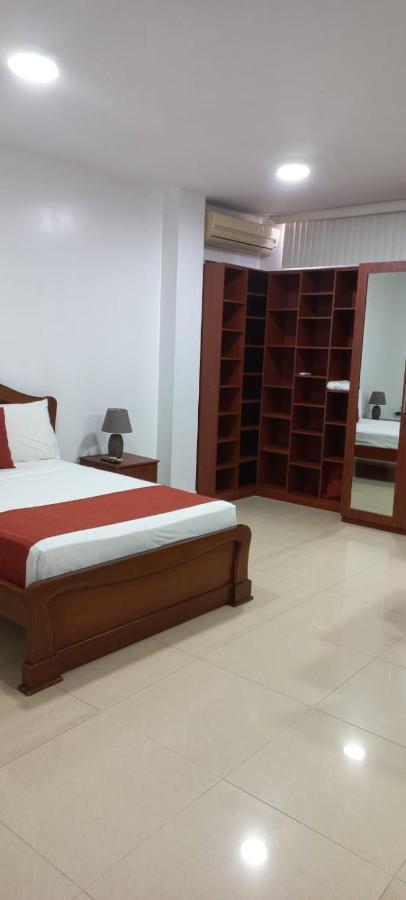 Departamentos Marcecilia De 2 Y 3 Habitaciones En El Centro De 만타 외부 사진