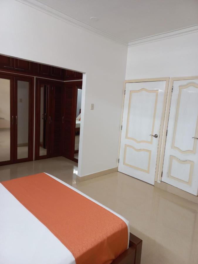 Departamentos Marcecilia De 2 Y 3 Habitaciones En El Centro De 만타 외부 사진